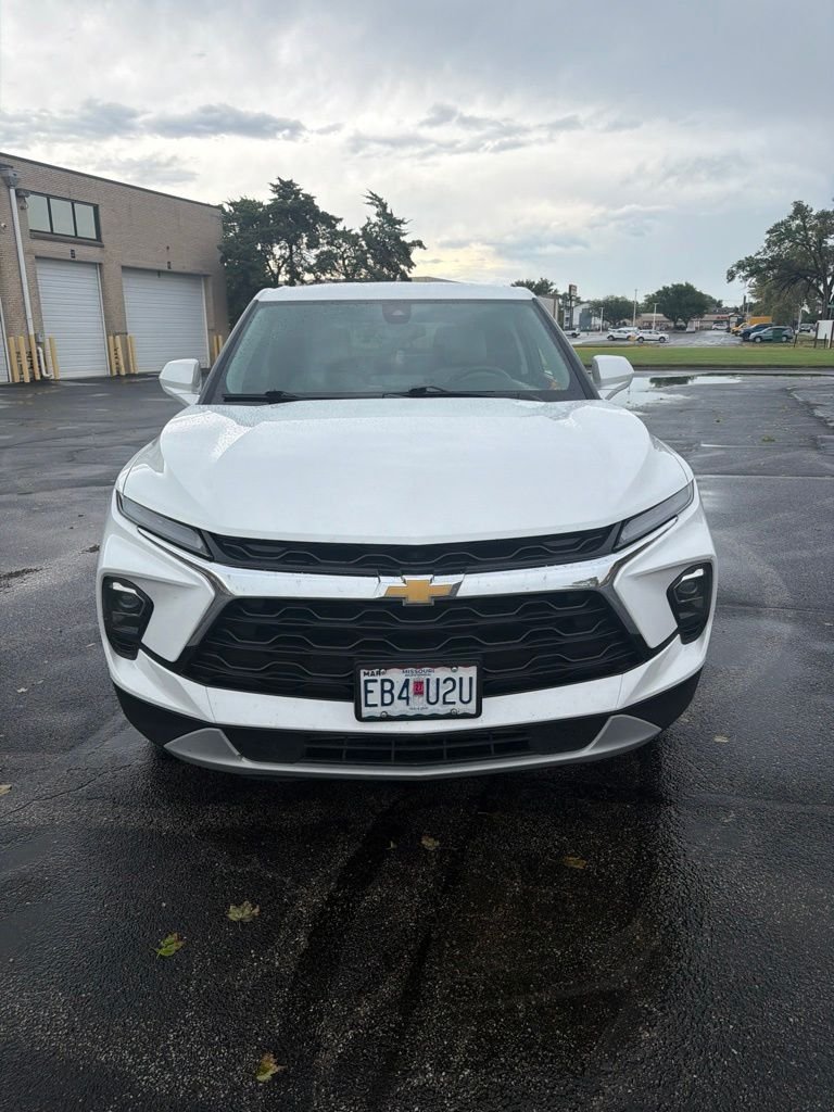 Used 2023 Summit White Chevrolet LT image 3
