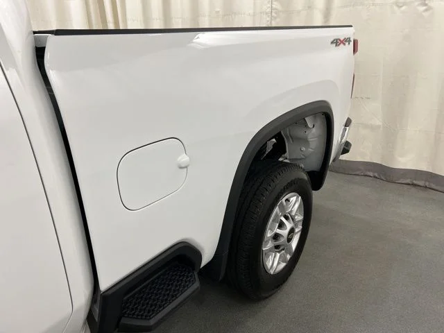 Used 2025 White Chevrolet LT image 25