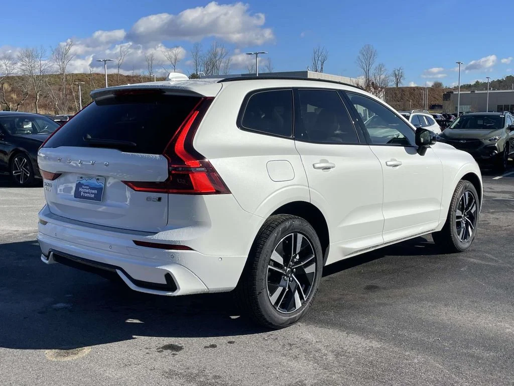 New 2026 Crystal White Volvo Plus image 27