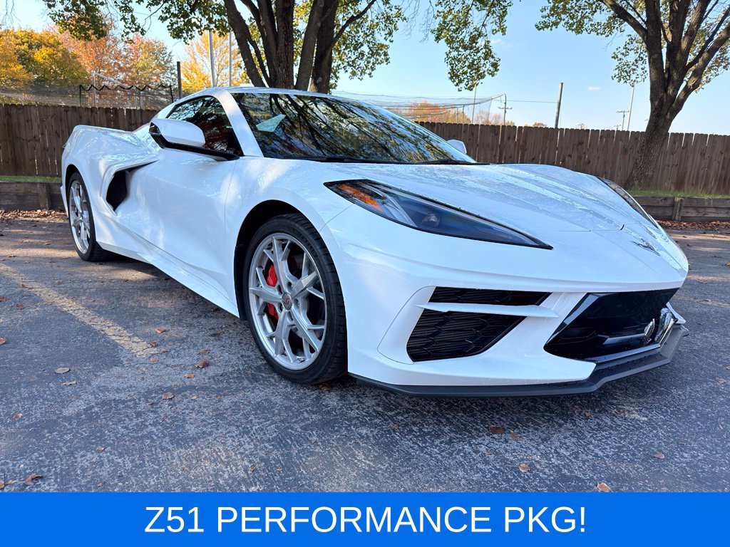 Used 2021 White Chevrolet Stingray image 5