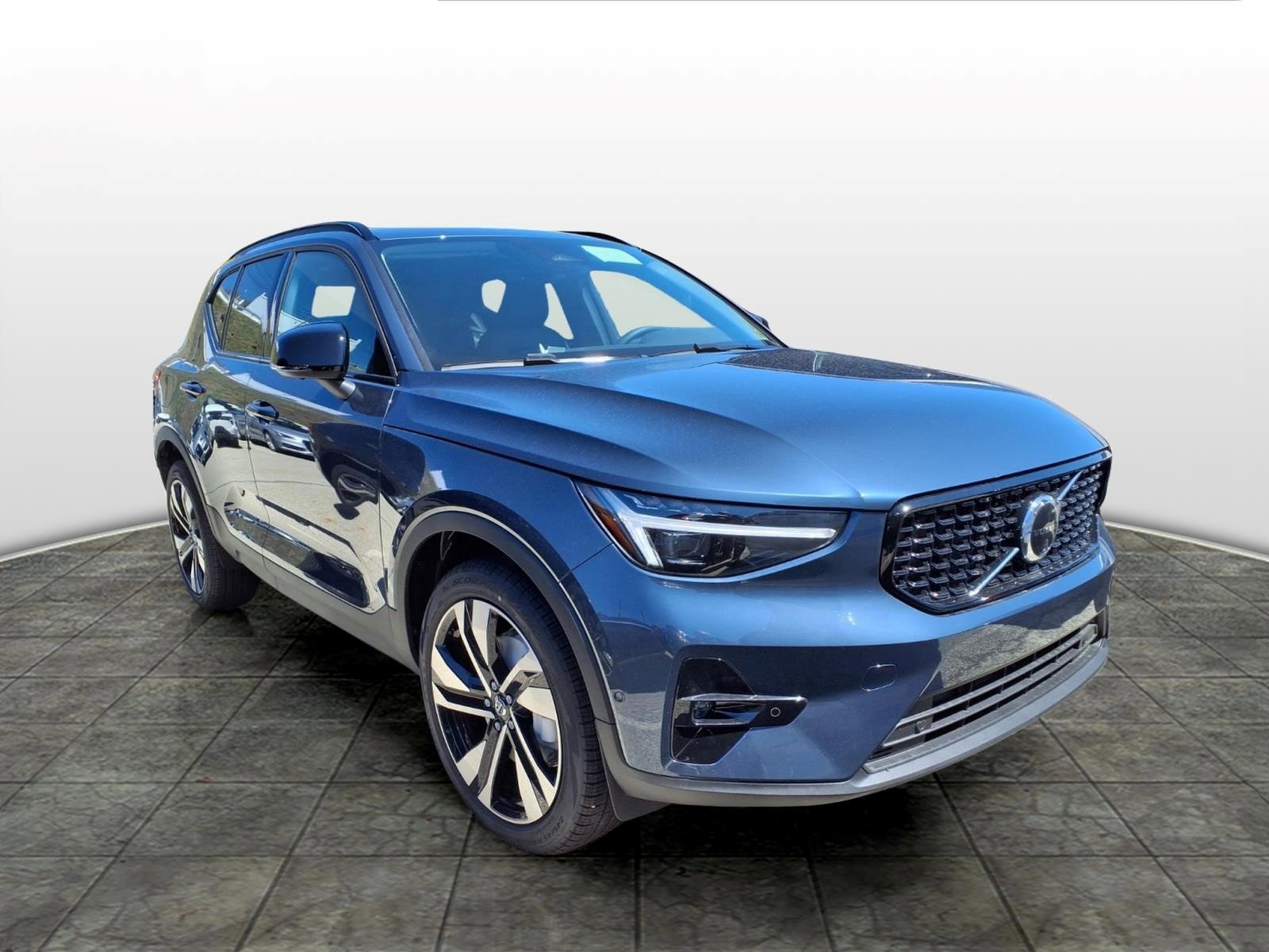 2026 Volvo XC40 B5 Ultra Dark AWD's photo