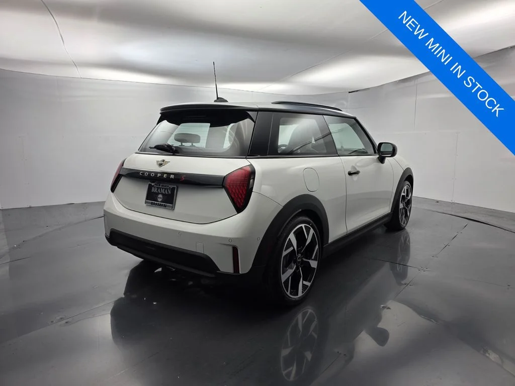New 2026 White MINI Signature Plus image 4