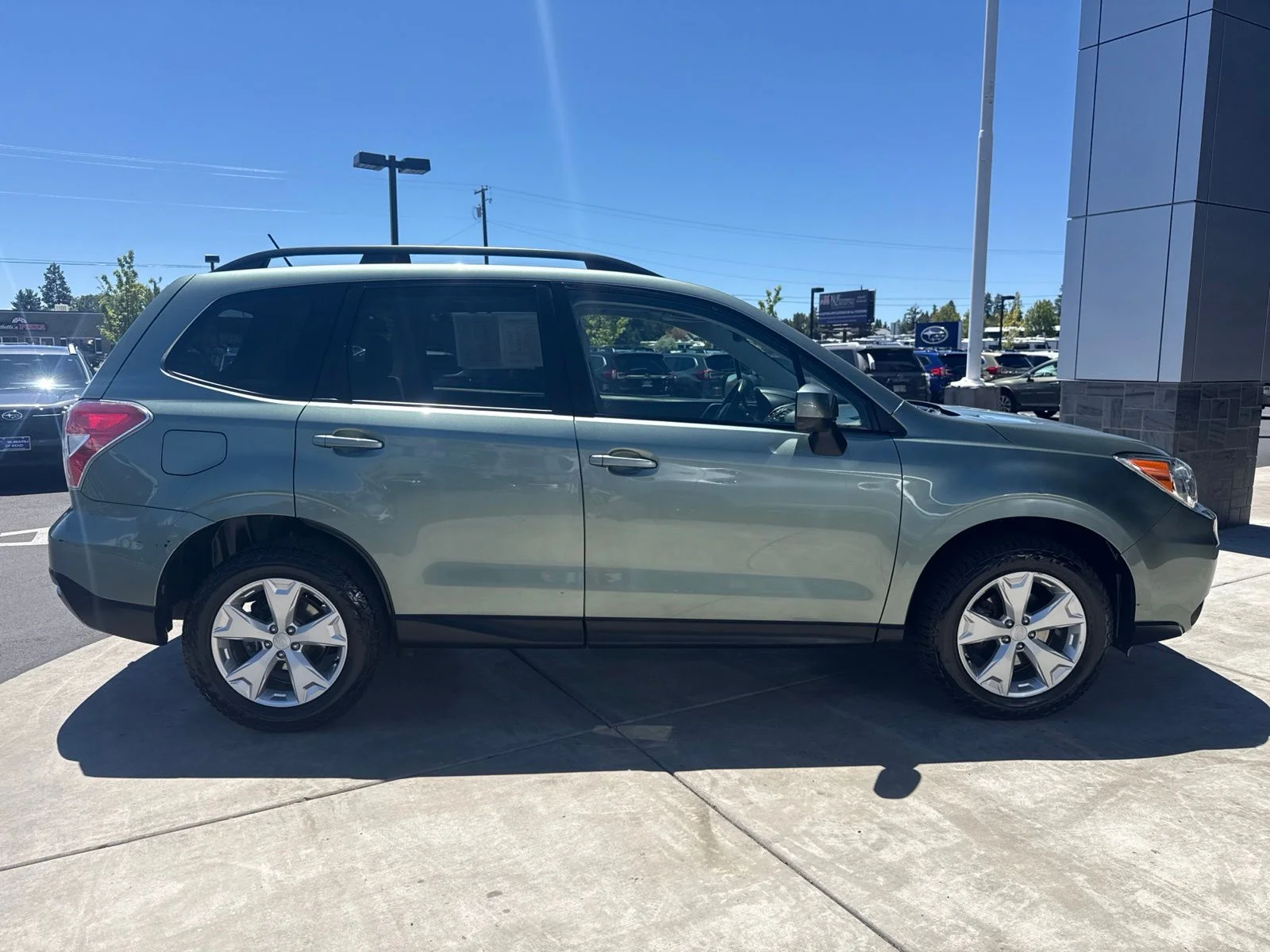 Used 2015 Green Metallic Subaru 2.5i Premium image 4