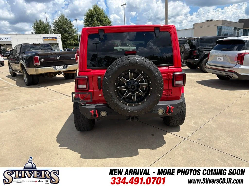 Used 2020 Red Jeep Unlimited Sahara Altitude image 10