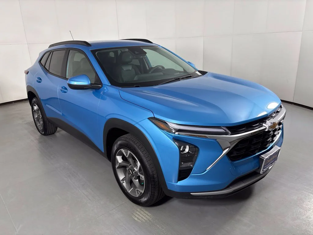 Used 2025 Blue Chevrolet LT image 2