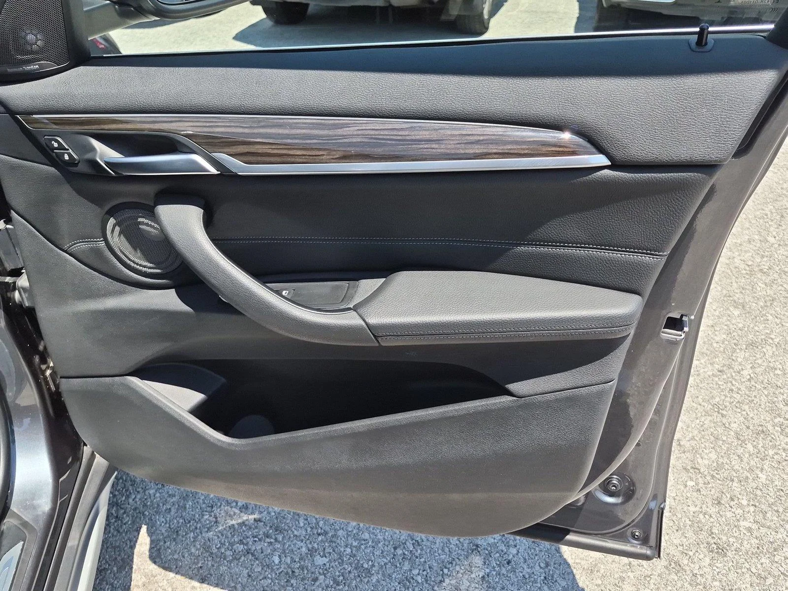 Used 2018 Mineral Gray Metallic BMW xDrive28i image 38