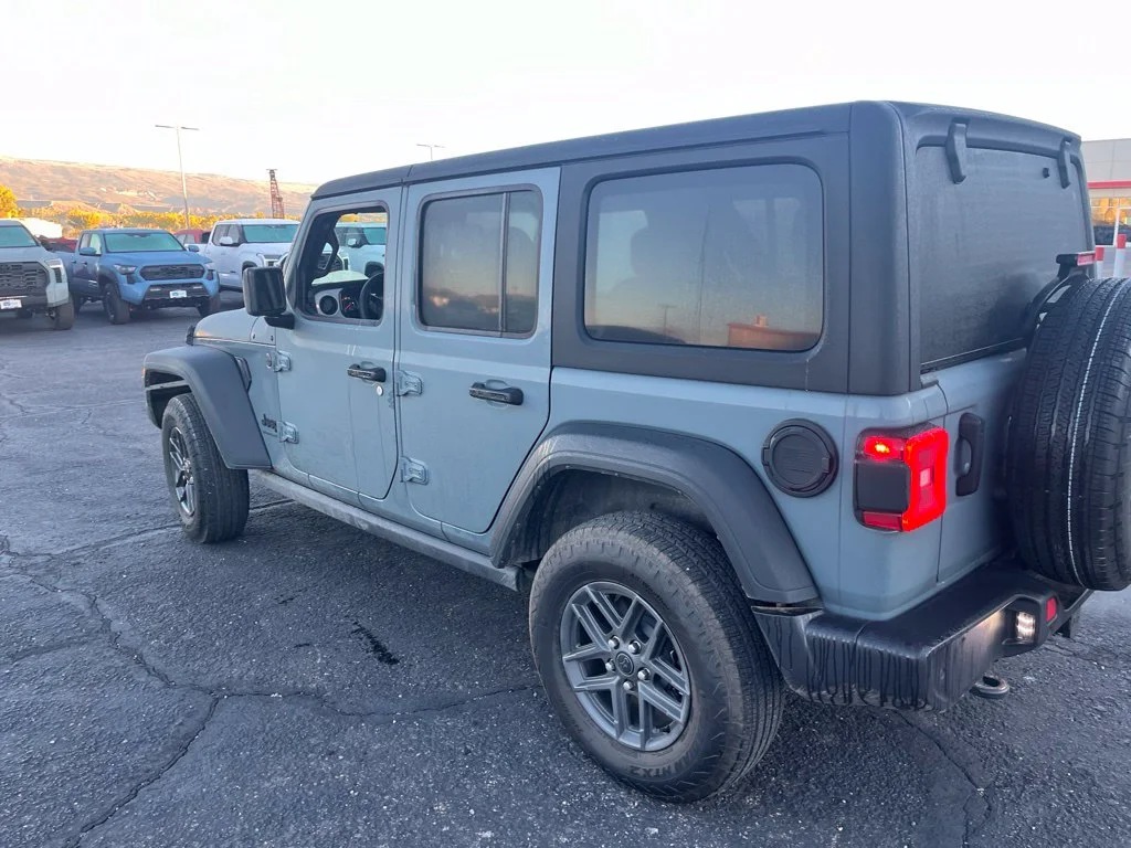 Used 2025 Anvil Clearcoat Jeep Sport S image 5