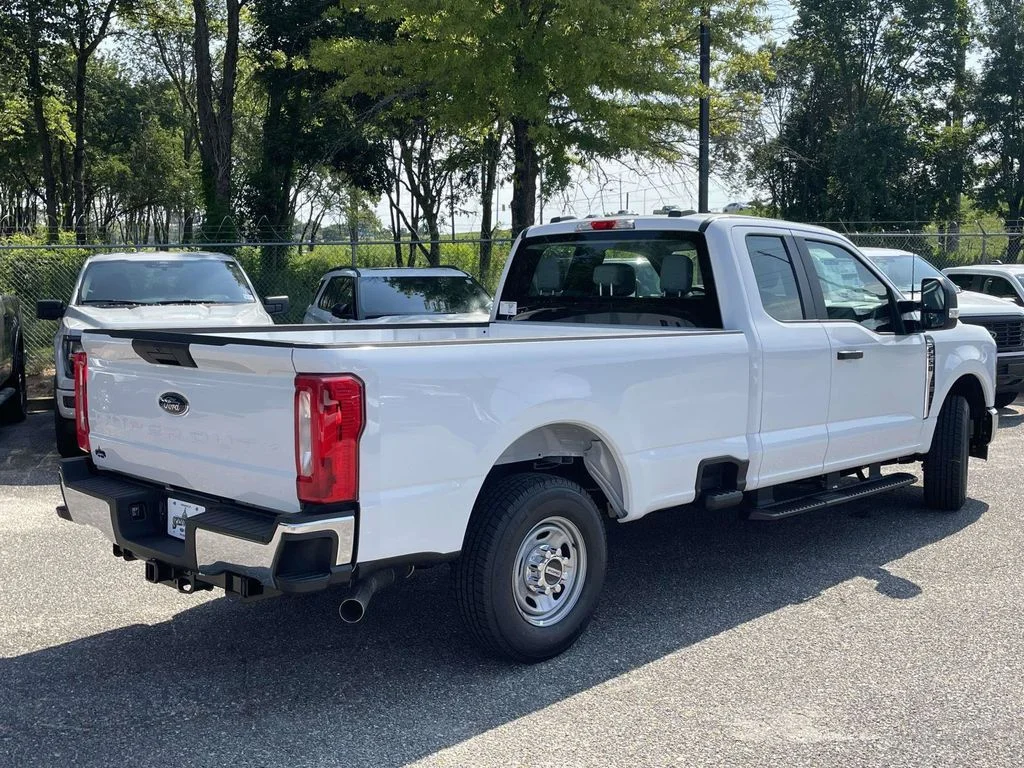 New 2026 Oxford White Ford XL image 3