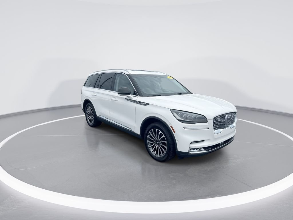 Used 2021 White Lincoln Reserve image 2