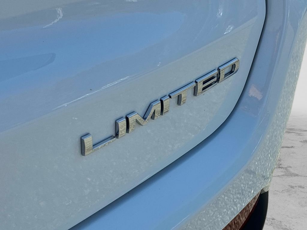 Used 2022 White Jeep Limited image 11