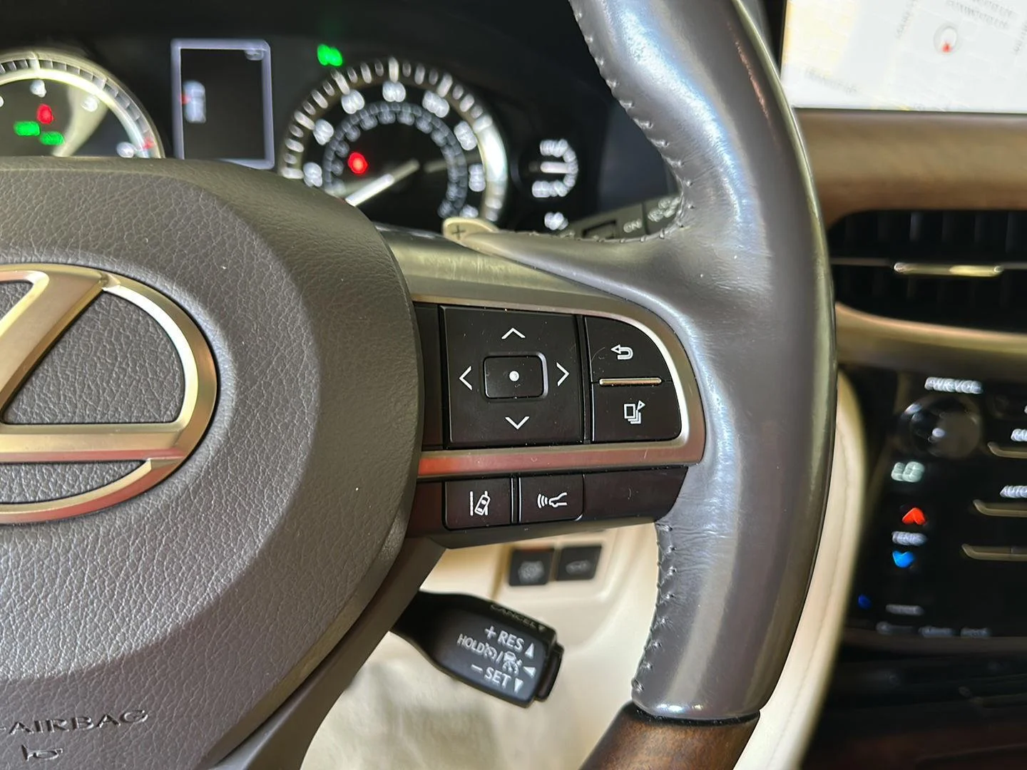 Used 2018 Eminent White Pearl Lexus LX 570 image 13