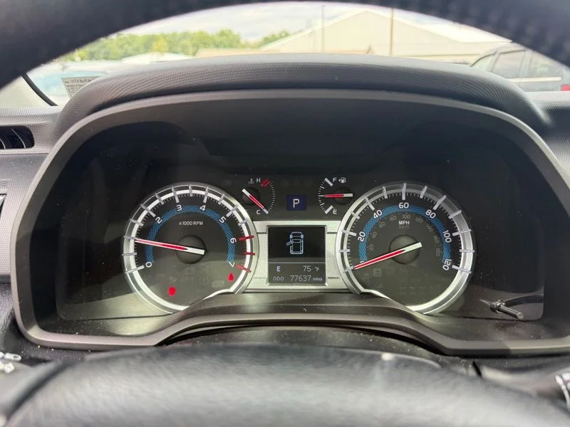 Used 2018 Black Toyota SR5 Premium image 9