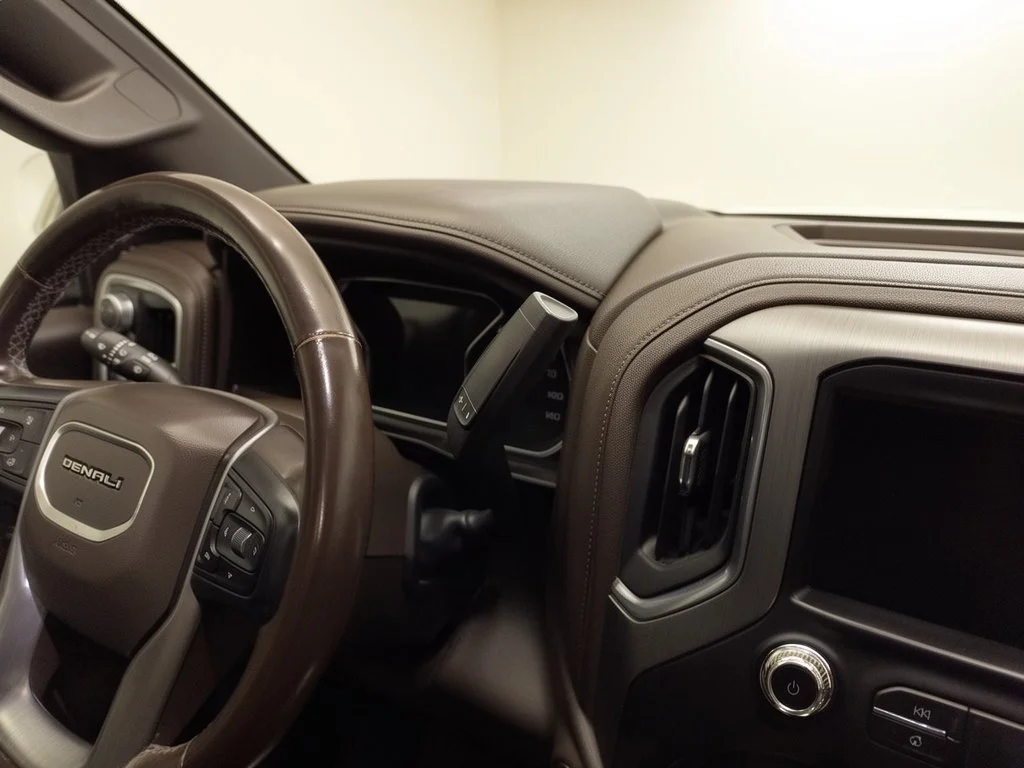 Used 2021 White Frost Tricoat GMC Denali image 21