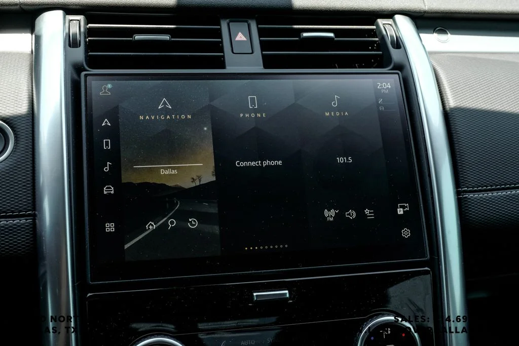 New 2026 Santorini Black Metallic Land Rover Dynamic SE image 29