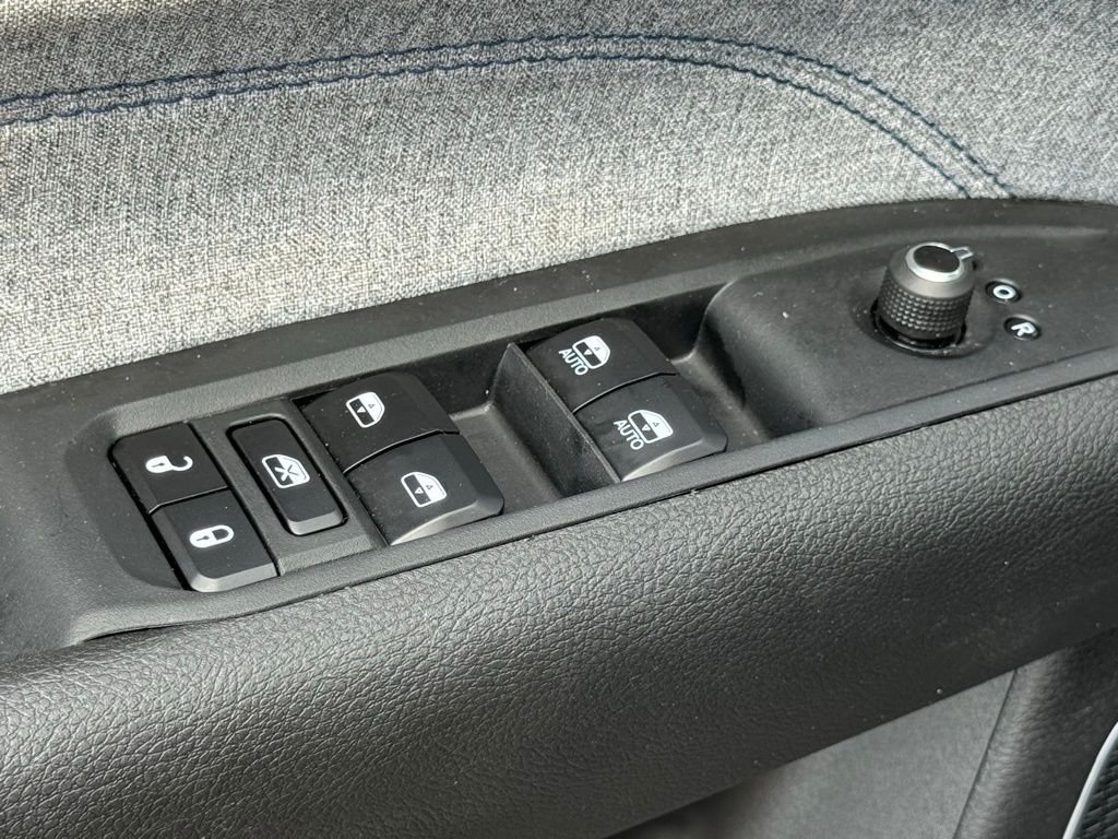 Used 2025 Black Jeep Latitude image 20