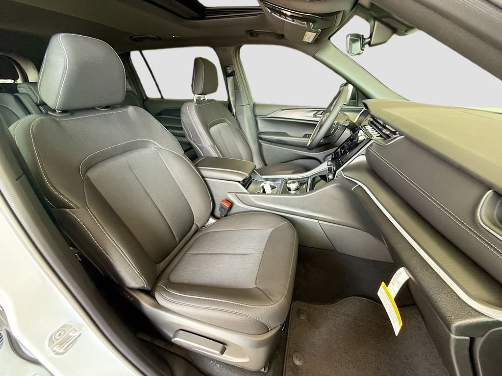 New 2026 Bright White Clearcoat Jeep Laredo X image 32