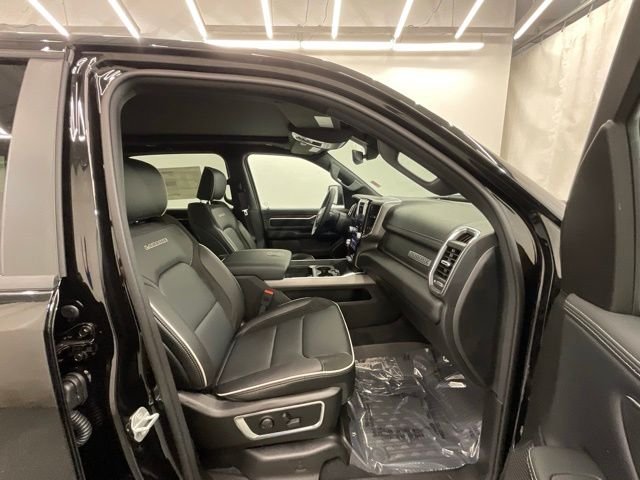 New 2026 Diamond Black Crystal Pearl-Coat Exterior Paint RAM Laramie image 24