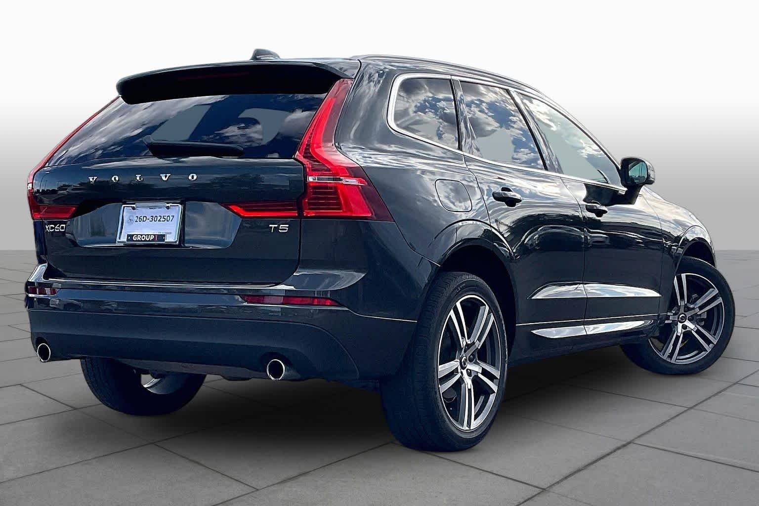 Used 2021  Volvo Momentum image 12