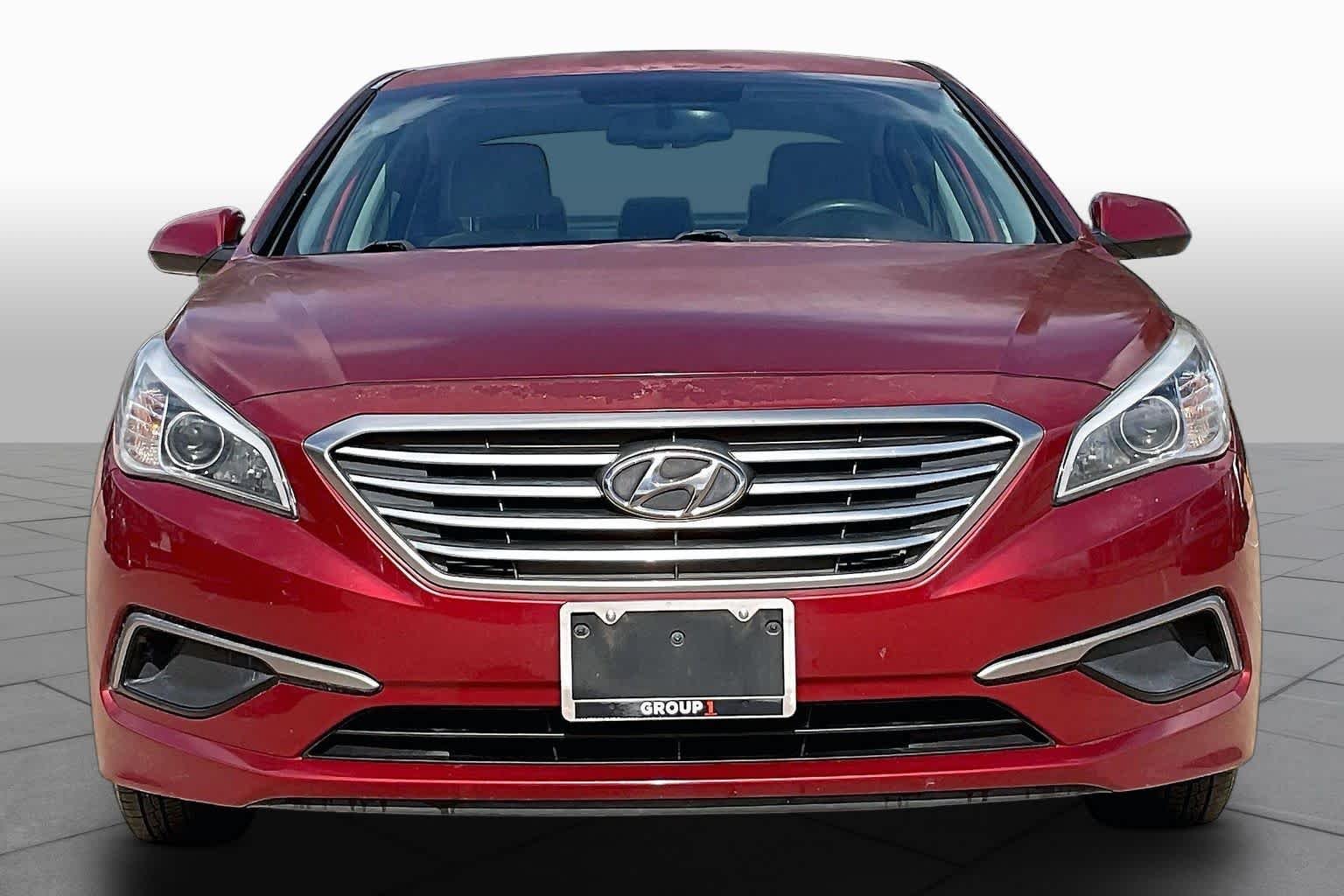 Used 2016 Venetian Red Hyundai 2.4L SE image 4