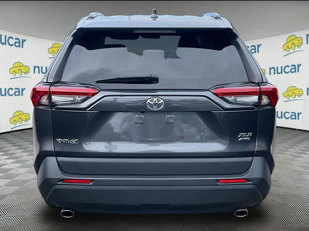Used 2021 Gray Toyota XLE image 3