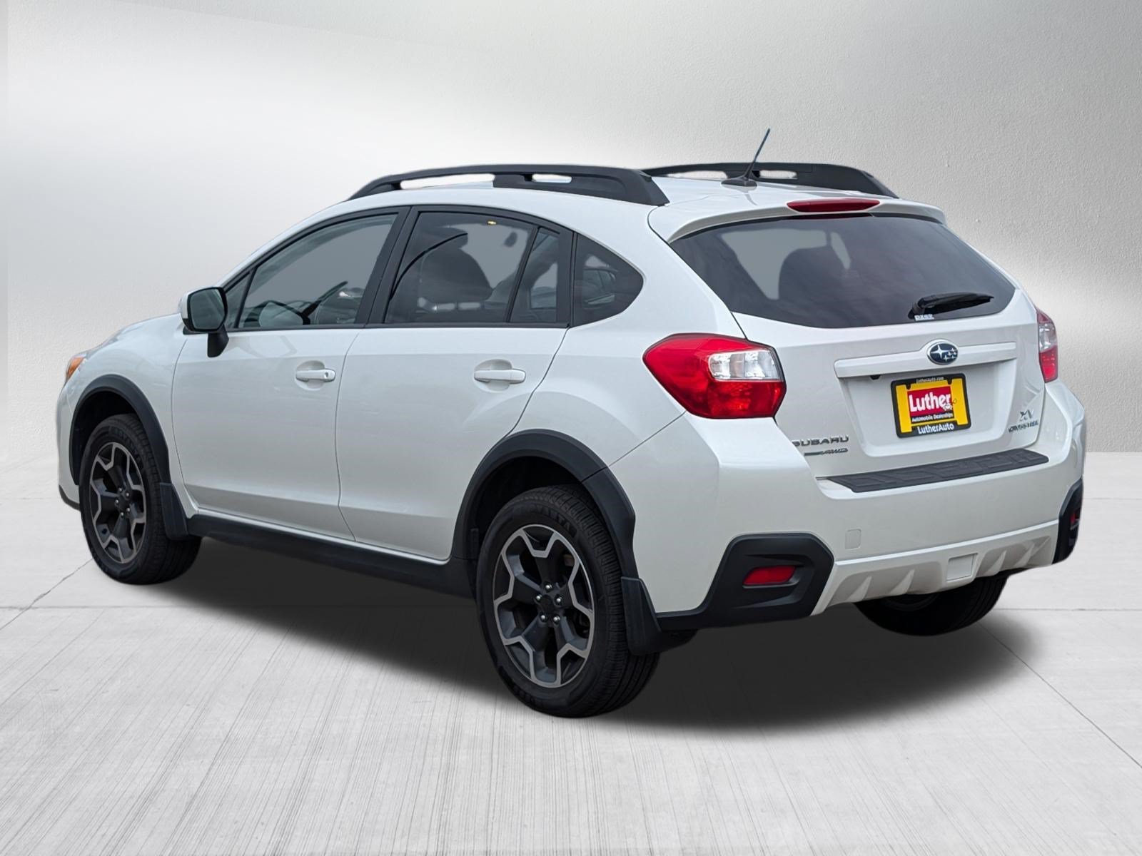 Used 2013 Satin White Pearl Subaru Limited image 5