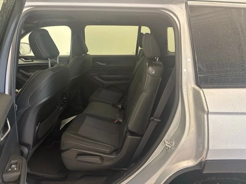 New 2026 Silver Zynith Exterior Paint Jeep Laredo X image 18