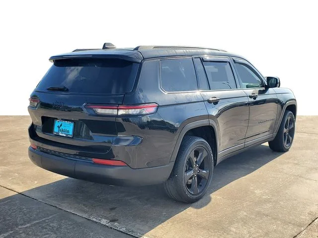 Used 2023 Black Jeep Altitude image 4