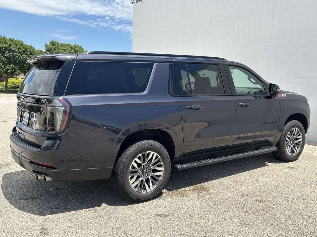 2025 Chevrolet Suburban Z71 - Photo 13