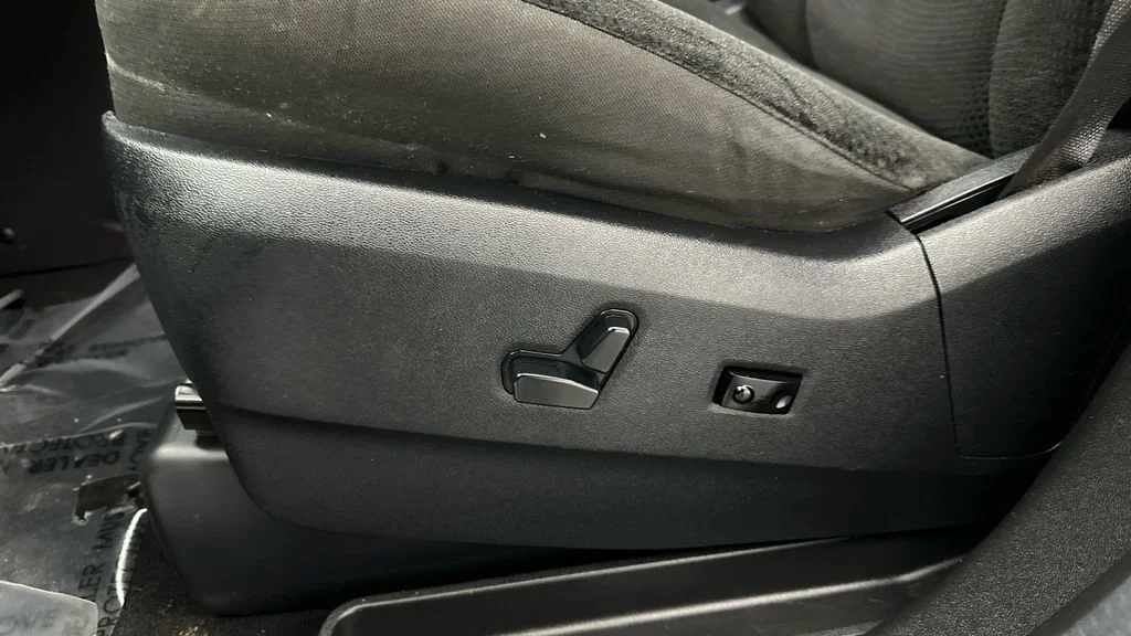 Used 2019 Silver Dodge SE image 16