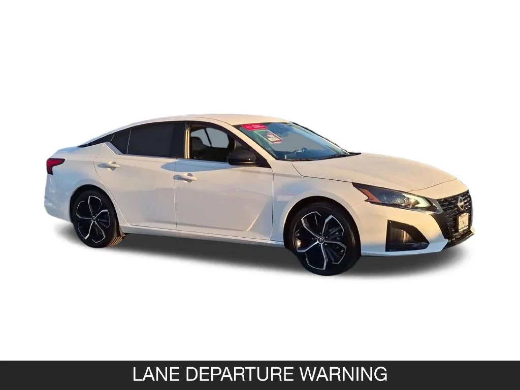 Used 2025 White Nissan 2.5 SR image 2