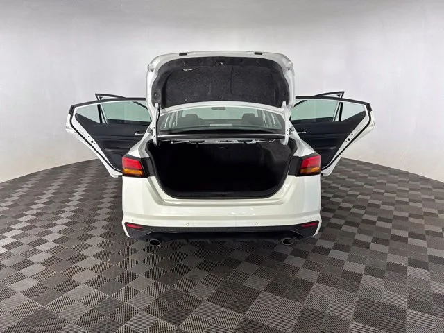 Used 2024 White Nissan 2.5 SR image 18