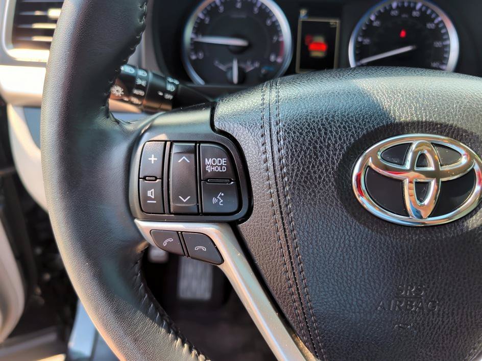 Used 2019 Midnight Black Metallic Toyota Limited image 19