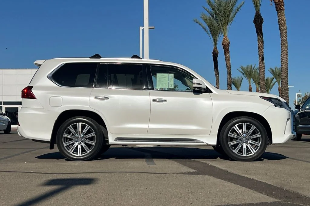 Used 2017  Lexus 570 image 3