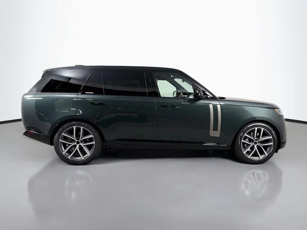New 2026 Belgravia Green Land Rover SE LWB 7-Seats / V8 image 4