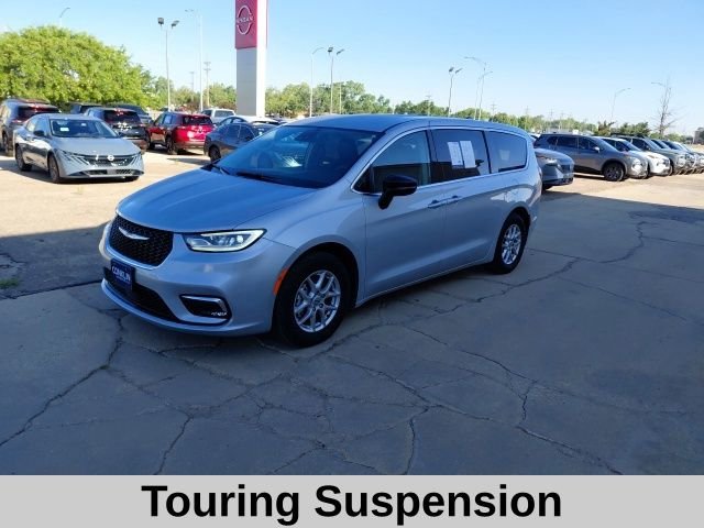 Used 2024 Silver Mist Clearcoat Chrysler Touring L image 9