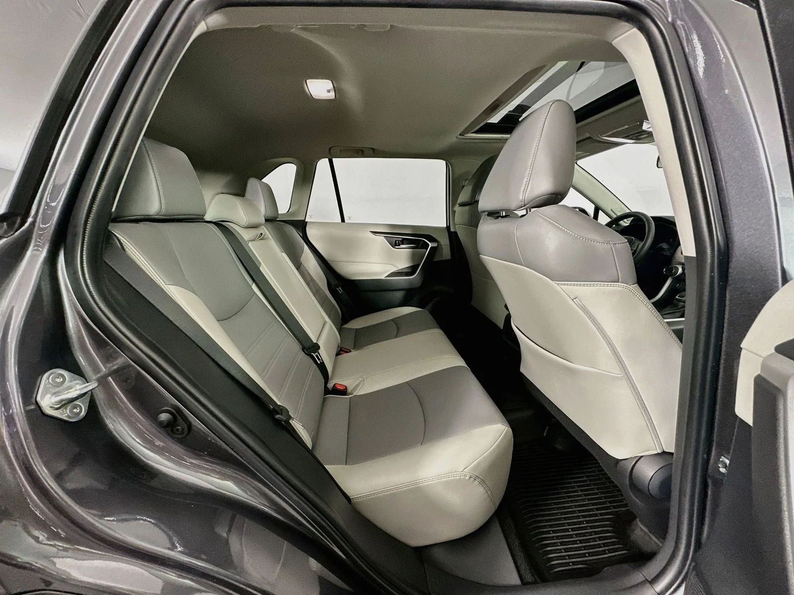 Used 2023 Gray Toyota XLE Premium image 29