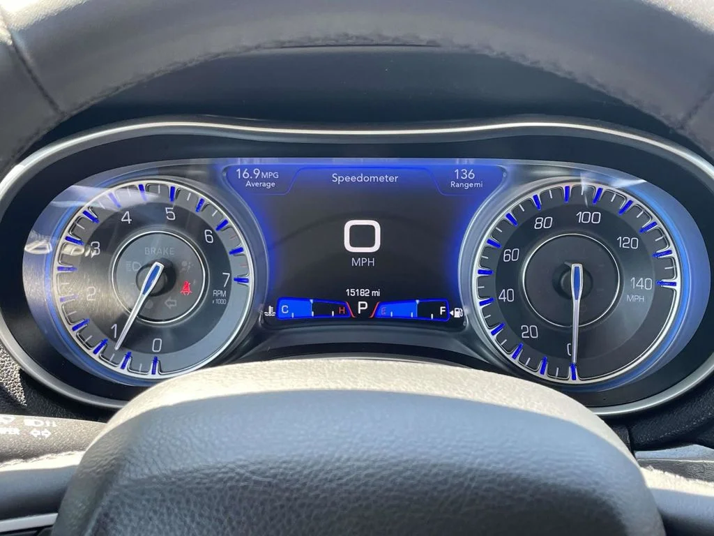 Certified Used 2022  Chrysler Touring image 28