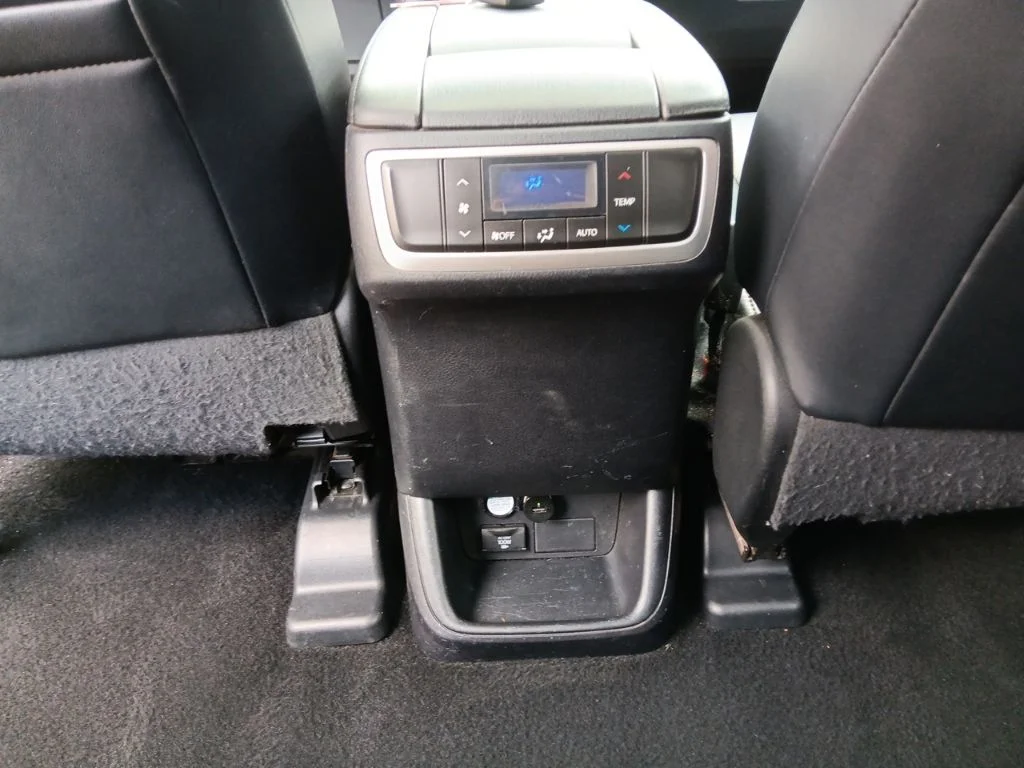 Used 2015 Attitude Black Metallic Toyota XLE V6 image 32
