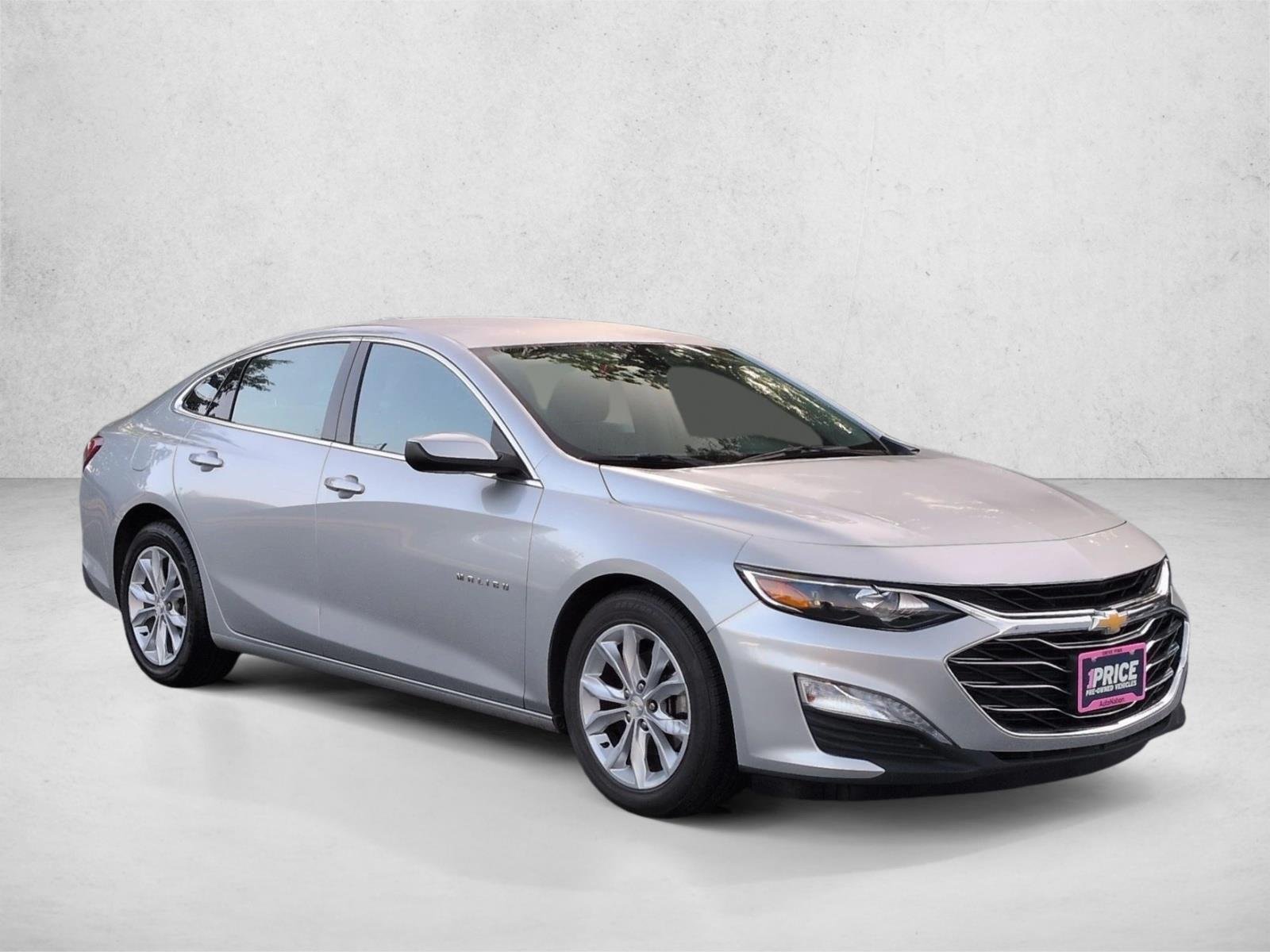 Used 2022 Silver Ice Metallic Chevrolet LT image 3