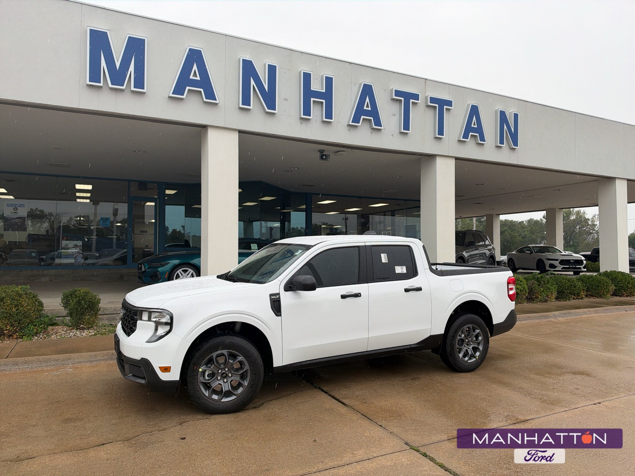 New 2026 Oxford White Ford XLT image 1