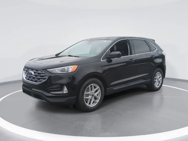 Used 2022 Black Ford SEL image 1