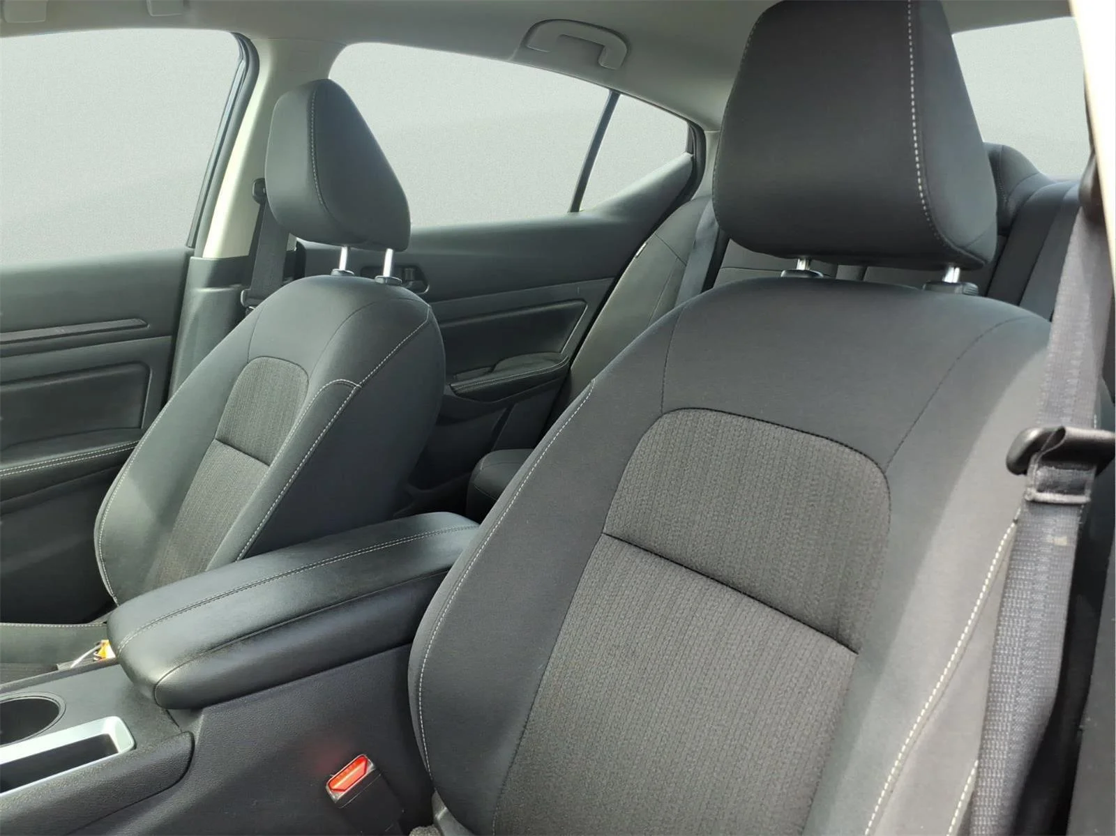 Used 2025 Super Black Nissan SV image 16