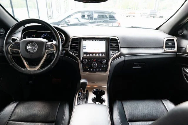 Used 2017 Red Jeep Limited image 10