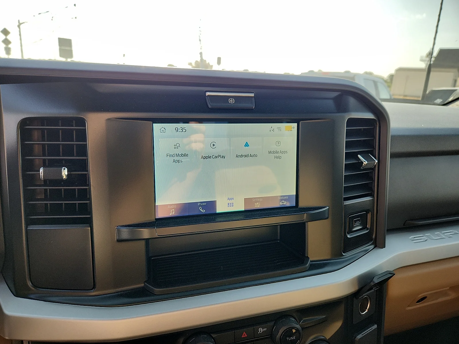 New 2027 Oxford White Ford XLT image 24