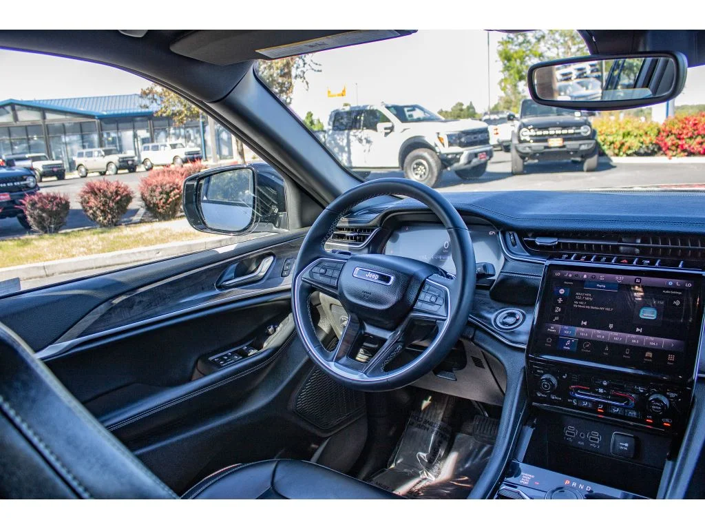 Used 2024 Silver Zynith Jeep Limited image 25