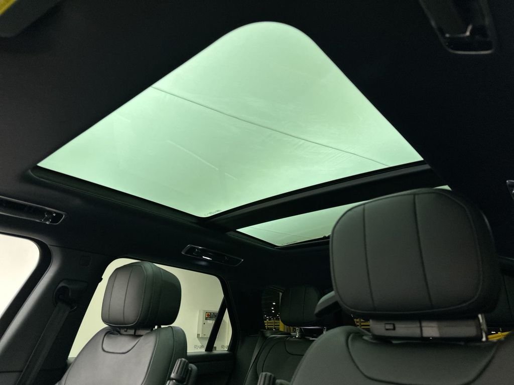 Used 2024 Fuji White Land Rover SE image 23