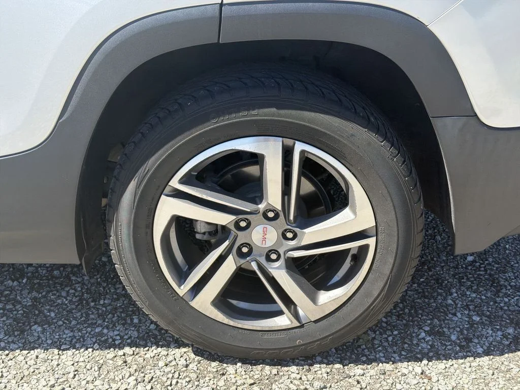 Used 2021 Silver GMC SLT image 33