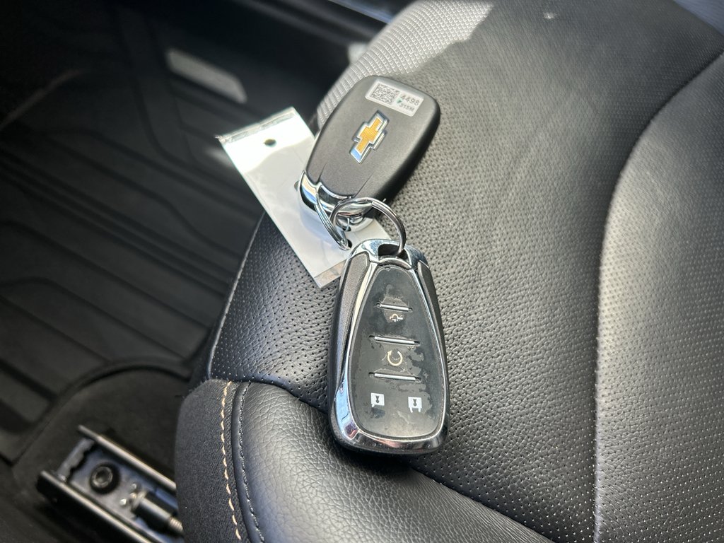 Used 2018 Silver Ice Metallic Chevrolet Premier image 27