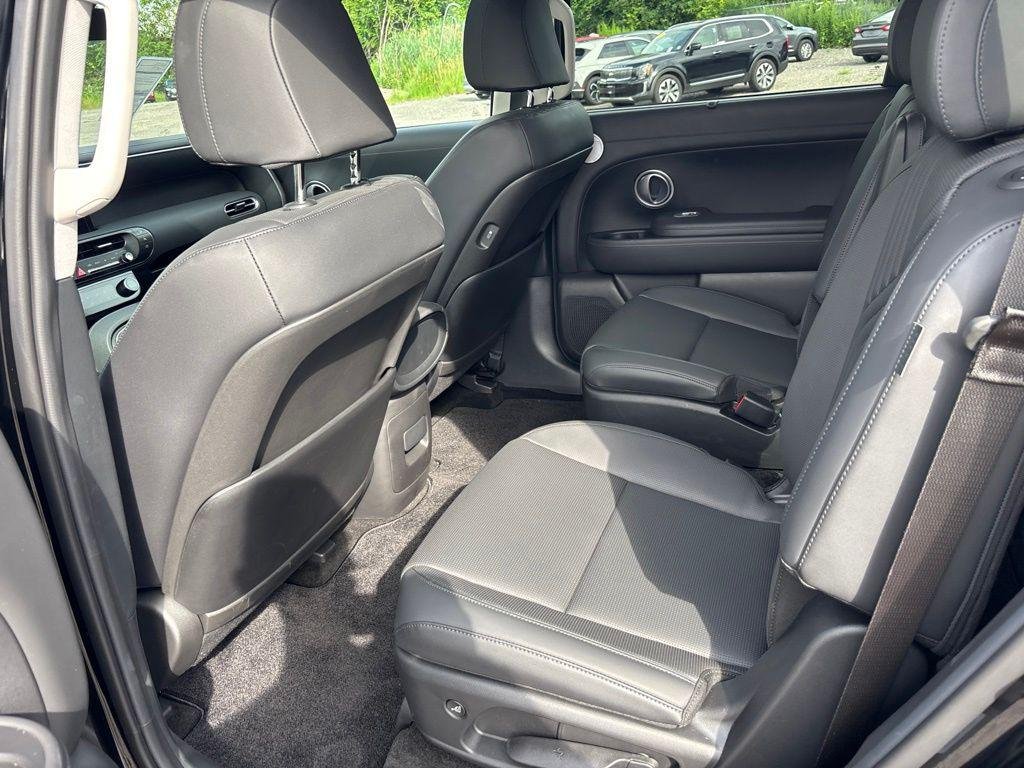 New 2026 Black Hyundai SEL Premium AWD image 16