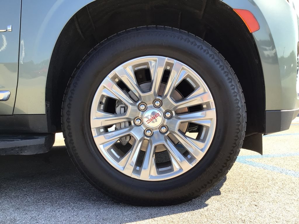2024 GMC Yukon Denali - Photo 17